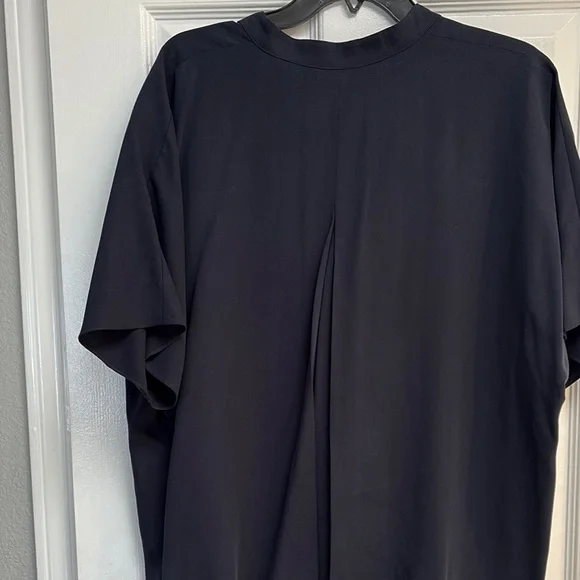 Vince Navy Short-Sleeve Split-Neck Blouse - Picture 4 of 7